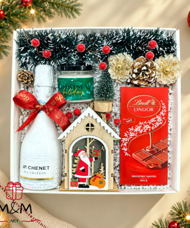 Коледна подаръчна кутия Christmas Holiday с J.P. Chenet, Lindor, соева свещ и дървена къщичка