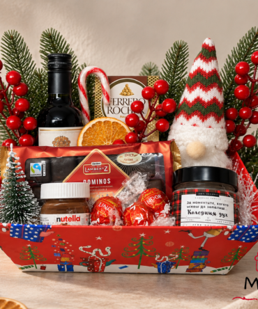 Festive Noel - коледна кутия с вино, гном и сладки изкушения