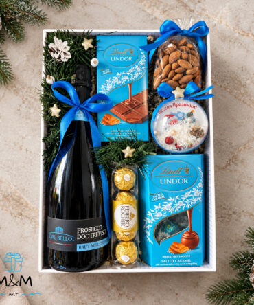 Коледна подаръчна кутия Winter wonderland с пенливо вино, Lindor, Ferrero и ядки