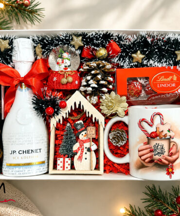 Коледна кутия Snowflake Sips с J.P. Chenet, чаша, Lindor и коледно преспапие